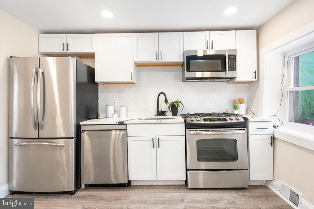 Image 13 of property listing at 3028 TIOGA PKWY, Baltimore, MD 21215