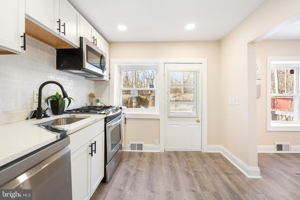 Image 14 of property listing at 3028 TIOGA PKWY, Baltimore, MD 21215