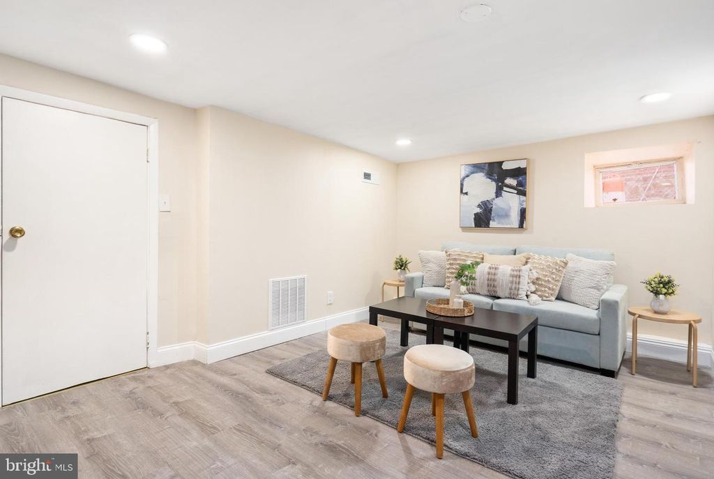 Image 26 of property listing at 3028 TIOGA PKWY, Baltimore, MD 21215