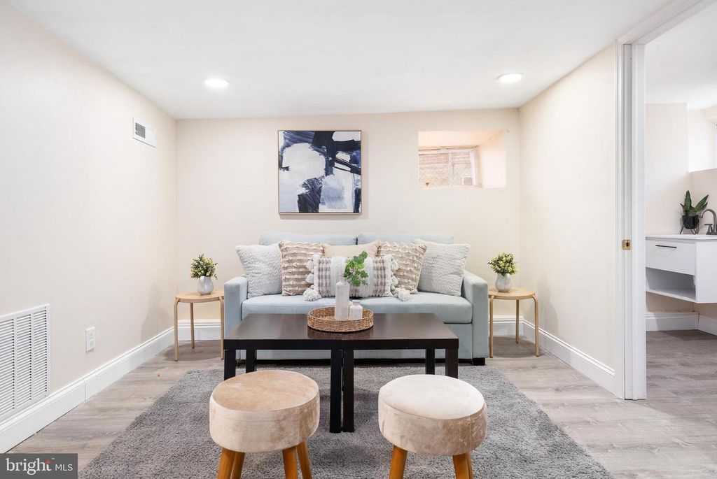 Image 27 of property listing at 3028 TIOGA PKWY, Baltimore, MD 21215