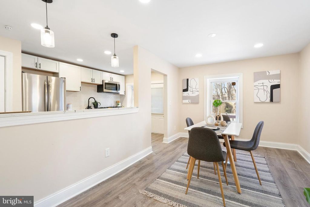 Image 8 of property listing at 3028 TIOGA PKWY, Baltimore, MD 21215