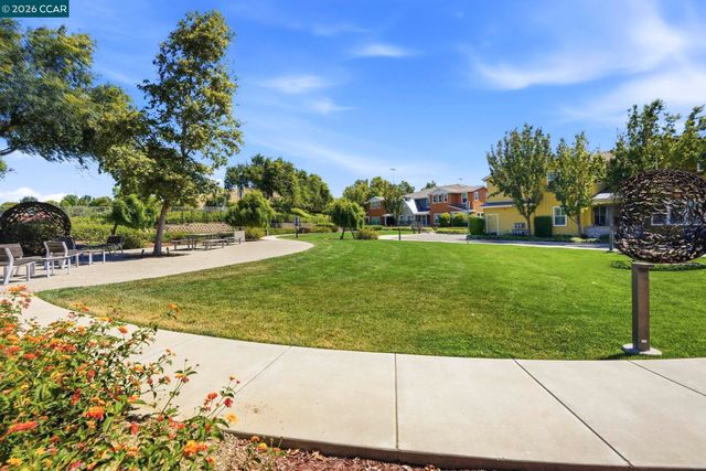 865 Tranquility Cir 13, Livermore, CA 94551
