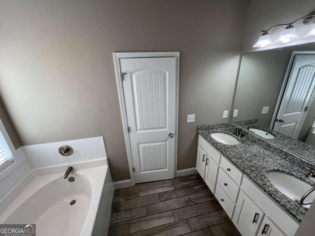 732 E Jefferson Street, Hoschton, GA 30548