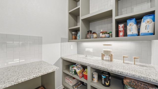 266 ROLLING HLS, New Braunfels, TX 78130