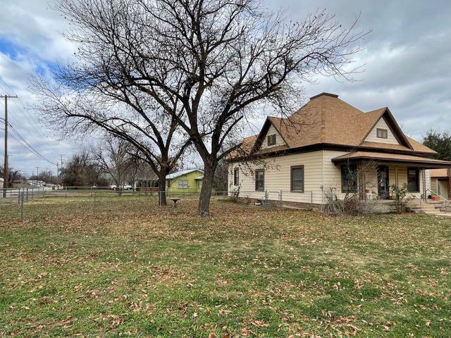 903 Plainview Road, Seymour, TX 76380