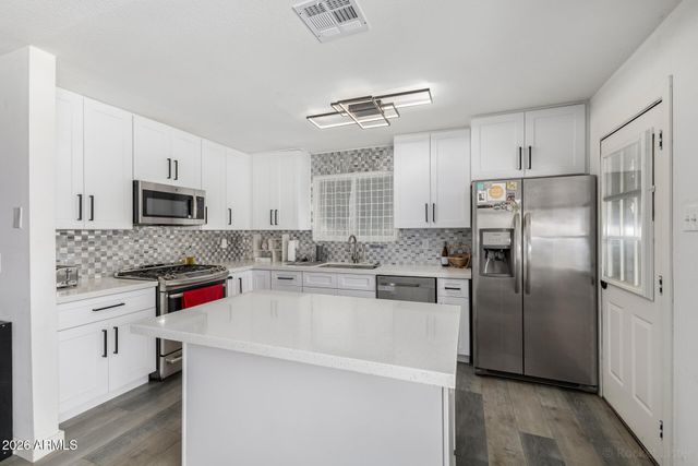 2419 W SHAW BUTTE Drive, Phoenix, AZ 85029