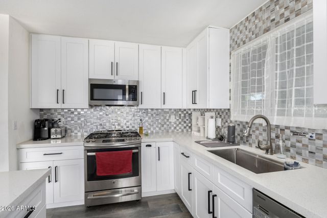 2419 W SHAW BUTTE Drive, Phoenix, AZ 85029