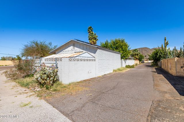 2419 W SHAW BUTTE Drive, Phoenix, AZ 85029