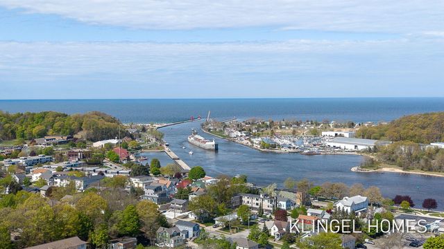 308 Franklin Street, Grand Haven City, MI 49417