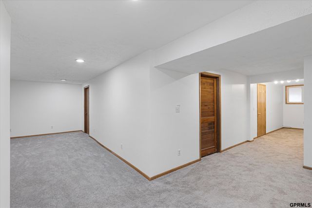 12712 S 28th Avenue, Bellevue, NE 68123