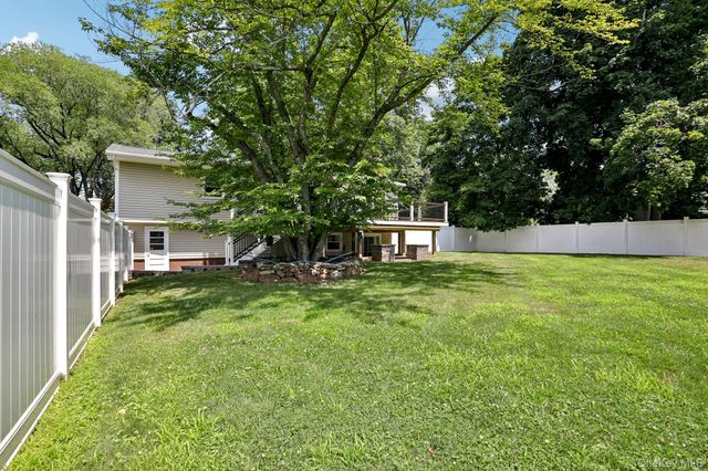11 Harness Road, New City, NY 10956