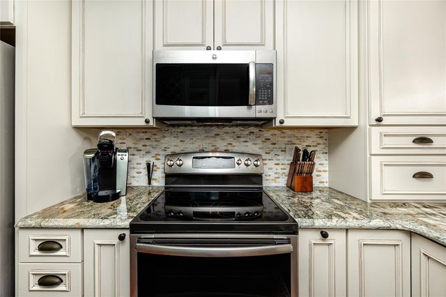 6177 SUN BOULEVARD 202, St Petersburg, FL 33715