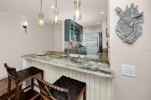 6177 SUN BOULEVARD 202, St Petersburg, FL 33715