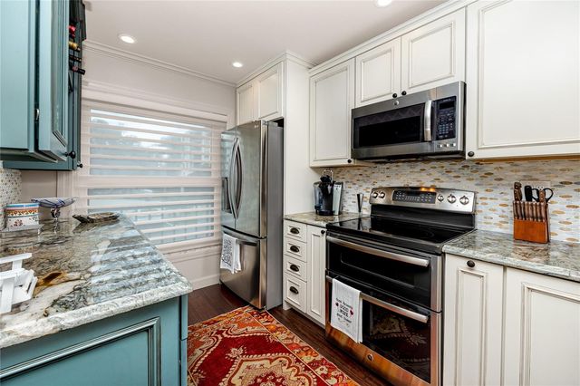 6177 SUN BOULEVARD 202, St Petersburg, FL 33715
