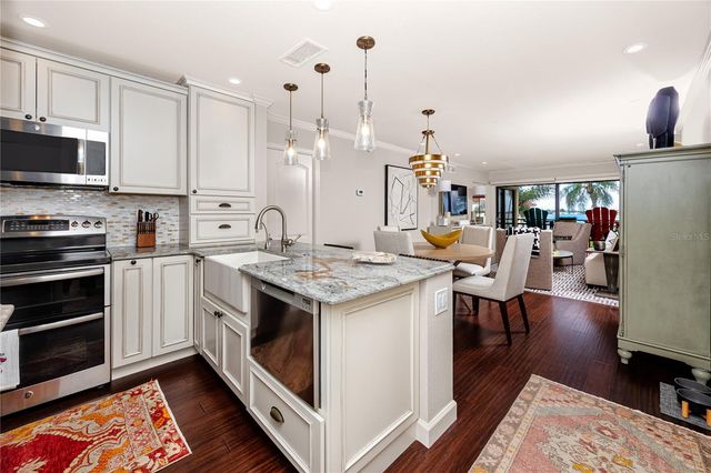 6177 SUN BOULEVARD 202, St Petersburg, FL 33715