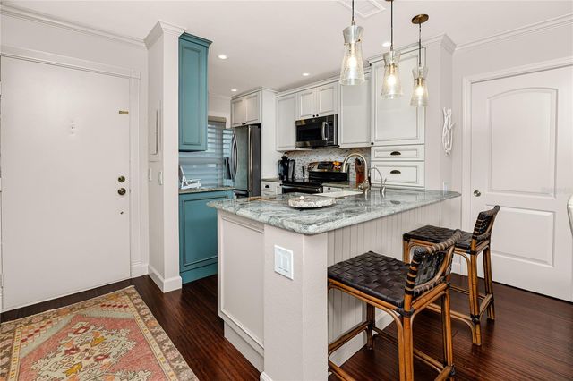 6177 SUN BOULEVARD 202, St Petersburg, FL 33715
