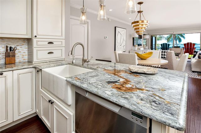 6177 SUN BOULEVARD 202, St Petersburg, FL 33715