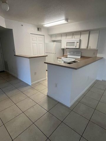 121 SW Palm Dr Apt 104, Port St Lucie, FL 34986