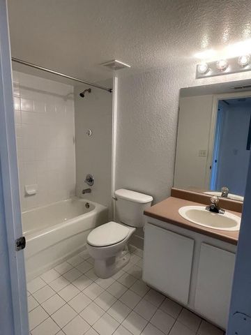 121 SW Palm Dr Apt 104, Port St Lucie, FL 34986