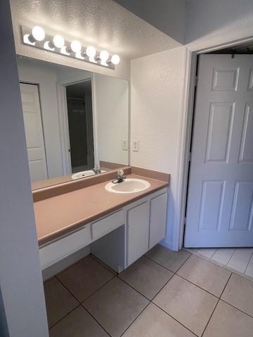 121 SW Palm Dr Apt 104, Port St Lucie, FL 34986