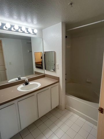 121 SW Palm Dr Apt 104, Port St Lucie, FL 34986