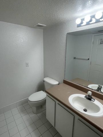 121 SW Palm Dr Apt 104, Port St Lucie, FL 34986