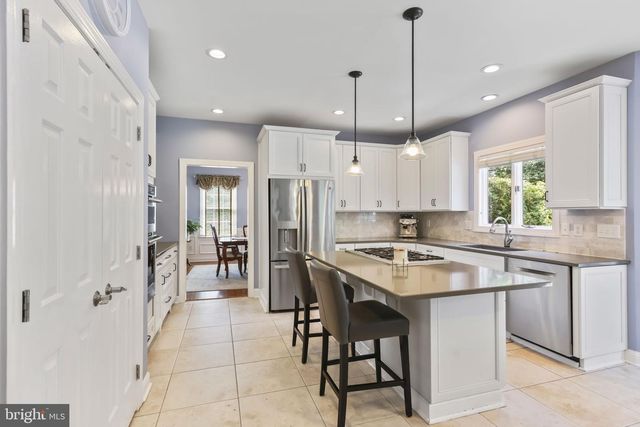 16 CUMMINGS RD, Monmouth Junction, NJ 08852