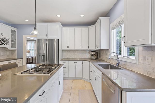 16 CUMMINGS RD, Monmouth Junction, NJ 08852