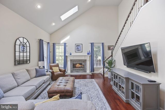 16 CUMMINGS RD, Monmouth Junction, NJ 08852