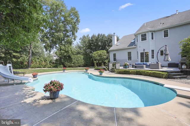 16 CUMMINGS RD, Monmouth Junction, NJ 08852