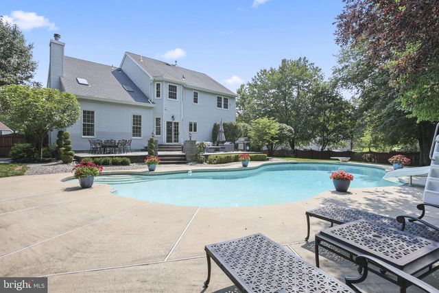 16 CUMMINGS RD, Monmouth Junction, NJ 08852