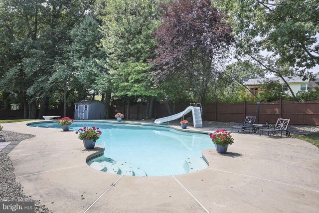 16 CUMMINGS RD, Monmouth Junction, NJ 08852