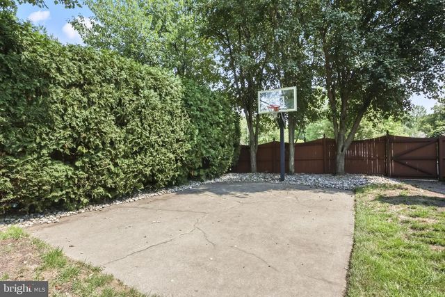 16 CUMMINGS RD, Monmouth Junction, NJ 08852