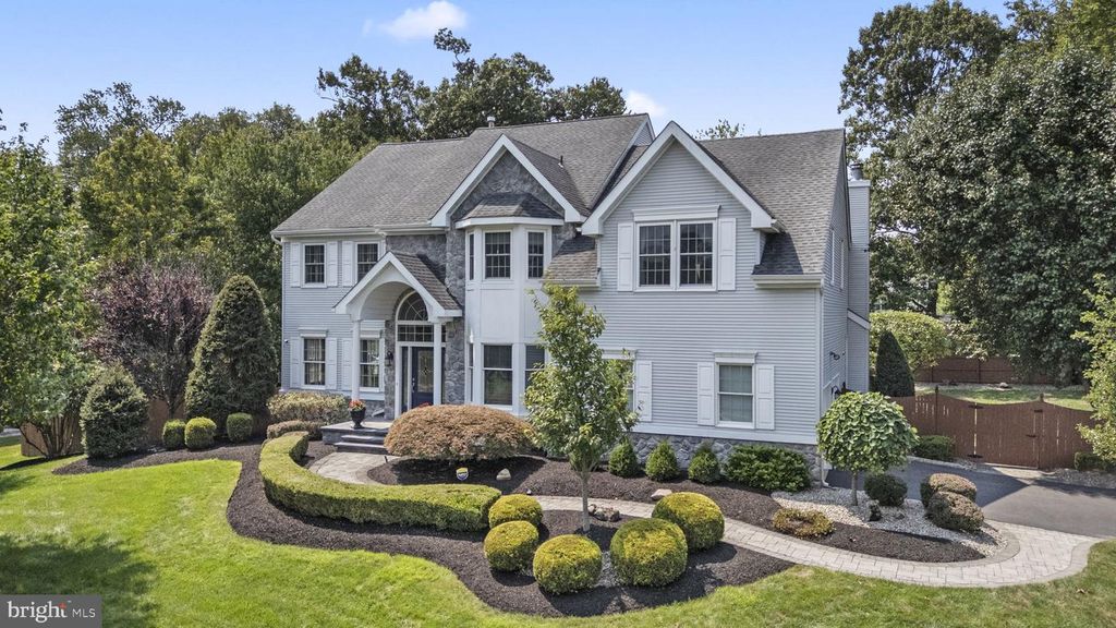 16 CUMMINGS RD, Monmouth Junction, NJ 08852