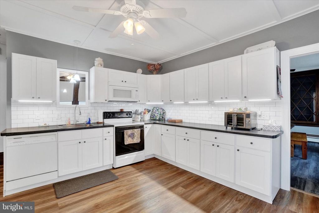 46 S MAIN ST, Red Lion, PA 17356