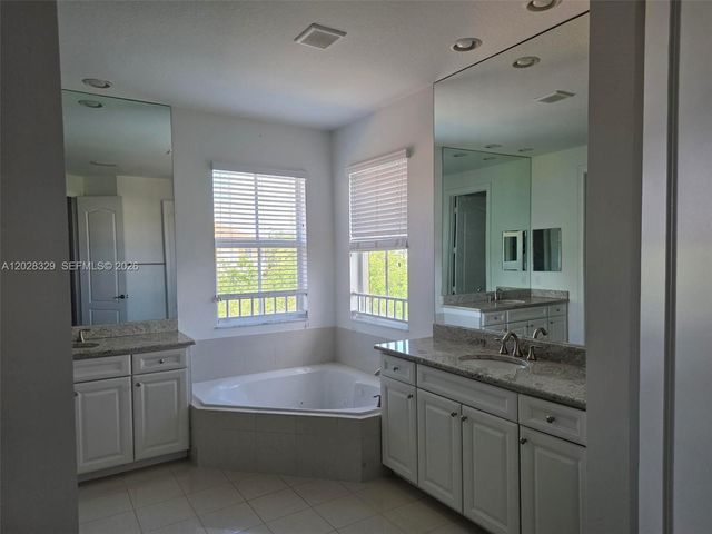 8671 Lakeside Bnd 1, Parkland, FL 33076