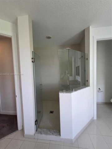 8671 Lakeside Bnd 1, Parkland, FL 33076