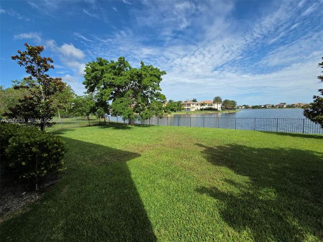 8671 Lakeside Bnd 1, Parkland, FL 33076
