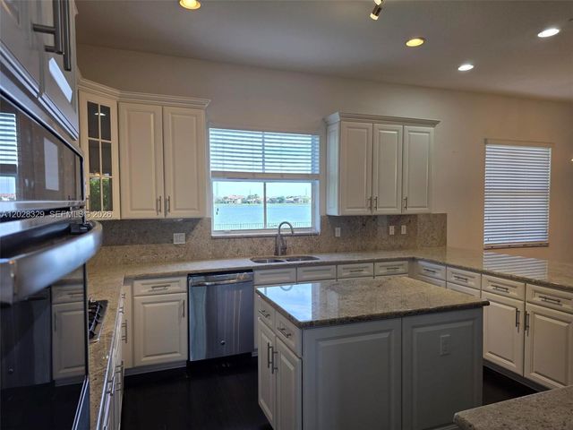 8671 Lakeside Bnd 1, Parkland, FL 33076