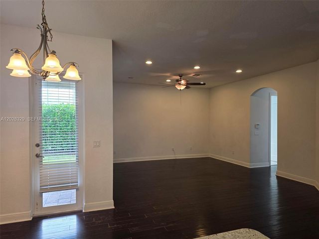 8671 Lakeside Bnd 1, Parkland, FL 33076