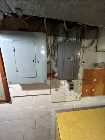 338 Taylor St, Bloomfield, PA 15224