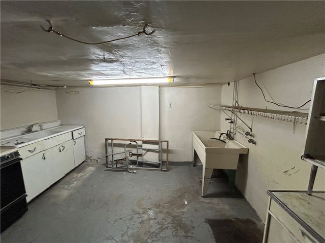 338 Taylor St, Bloomfield, PA 15224