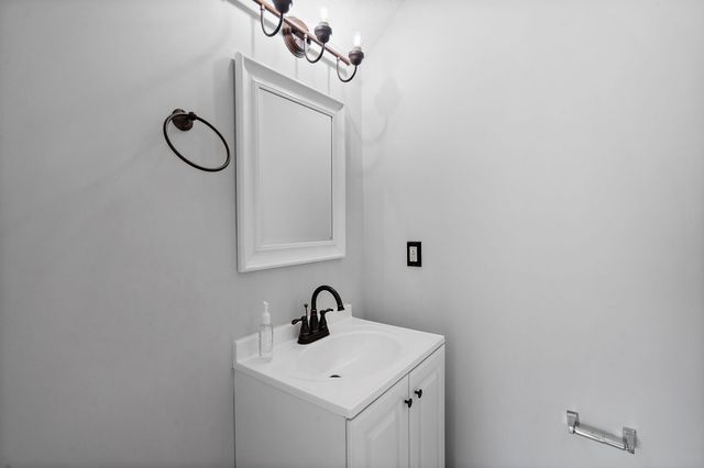 3253 Harpeth Springs Dr, Nashville, TN 37221