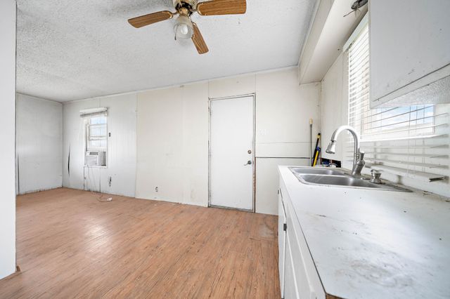 895 Hcr 2452 N, Hillsboro, TX 76645