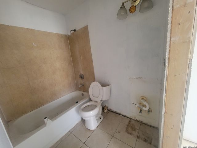 2111 Rivas, San Antonio, TX 78228