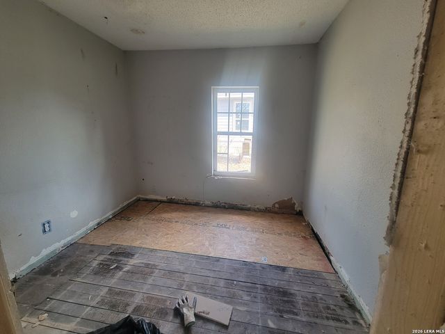 2111 Rivas, San Antonio, TX 78228