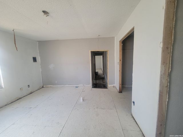 2111 Rivas, San Antonio, TX 78228