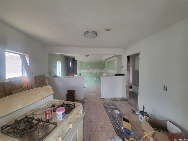 2111 Rivas, San Antonio, TX 78228