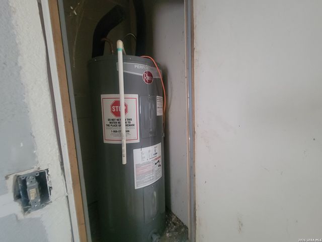 2111 Rivas, San Antonio, TX 78228