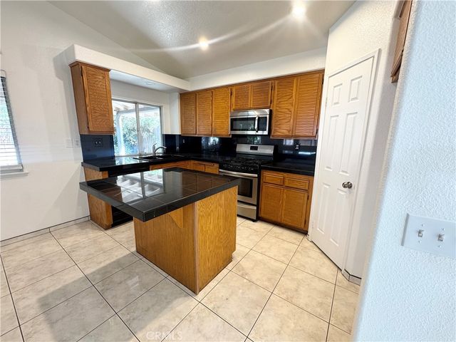 1224 Marble Court, Hemet, CA 92543
